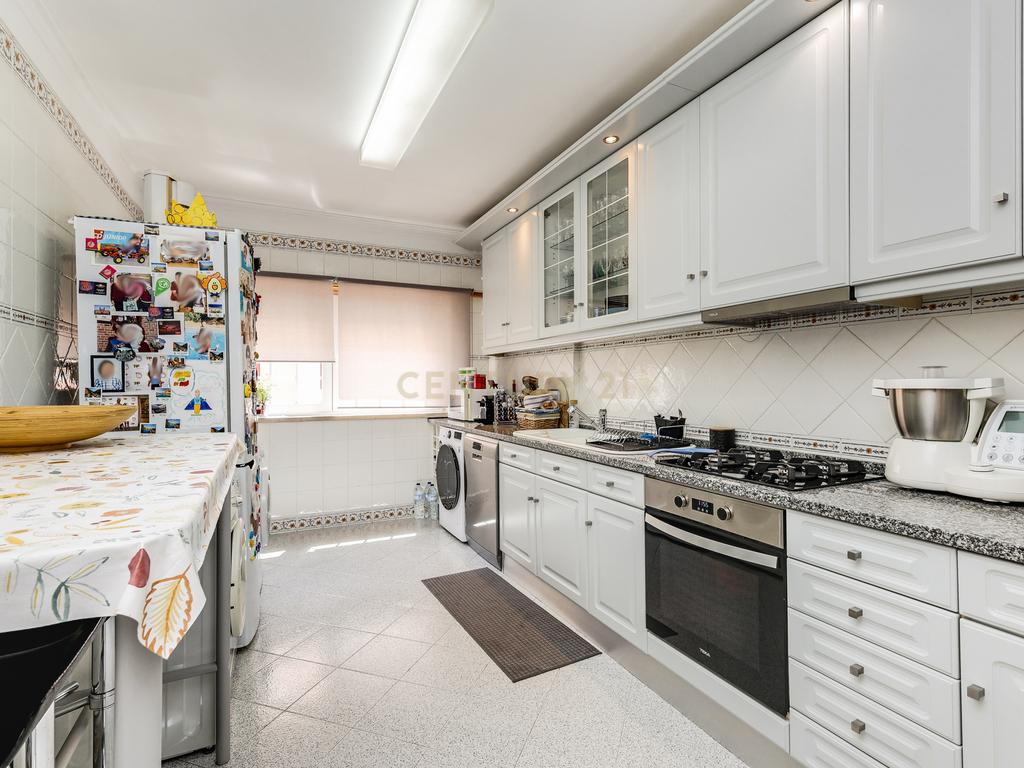 Apartamento T3 em Prior Velho com estacionamento - Image 10