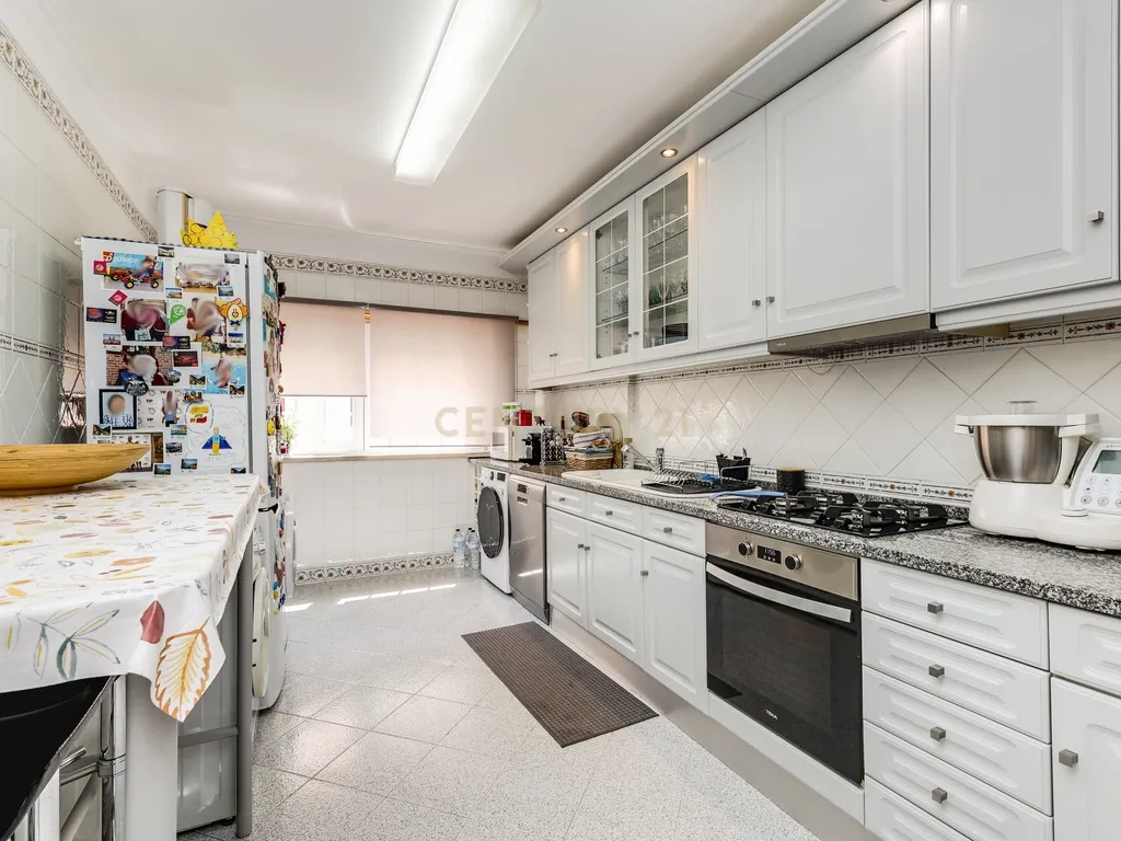 Apartamento T3 em Prior Velho com estacionamento - Image 10