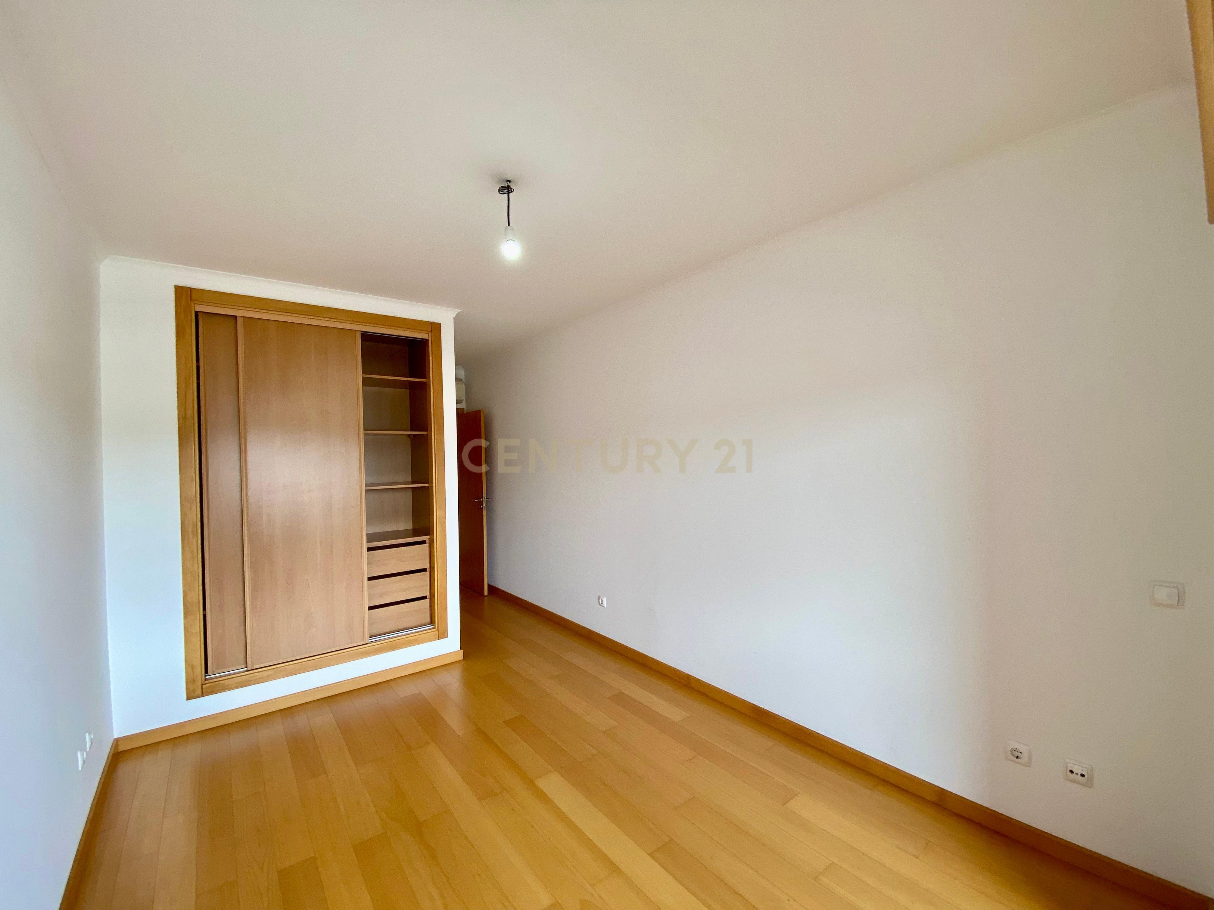 Apartamento T2 para Arrendamento em Caldas da Rainha - Image 14