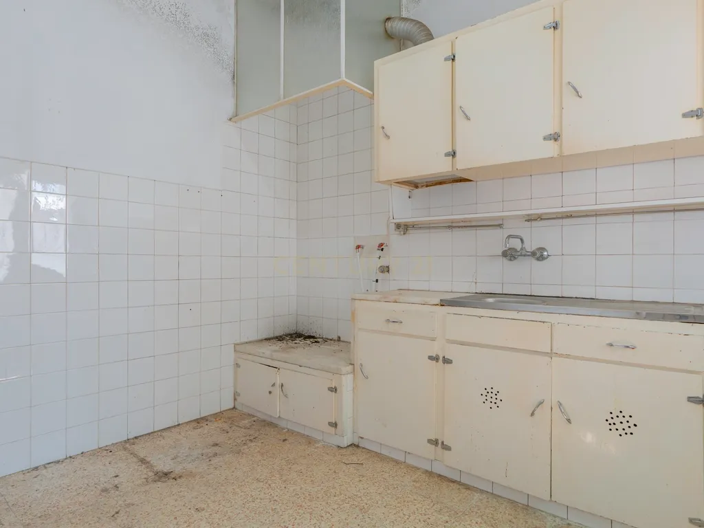 Moradia Isolada com Terreno de 1041 m² – Um Mundo de Possibilidades! - Image 37