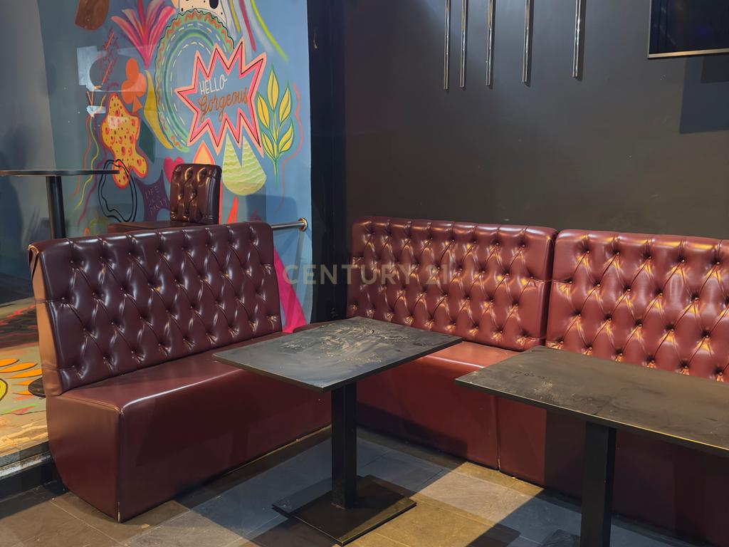 Largo de Santos | Espaço Comercial / Bar / Cafetaria — Sem Trespasse e Pronto a Abrir - Image 17