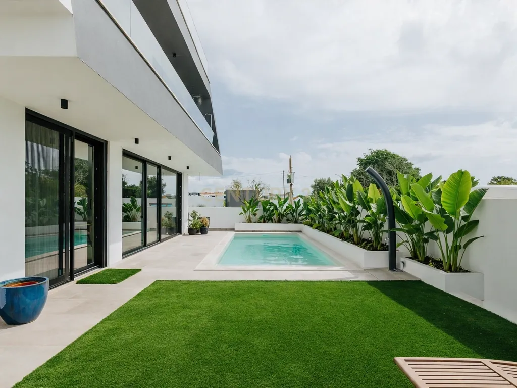 Moradia T4 com piscina e 3 suites | A escolha inteligente para viver com mais espaço a minutos de Lisboa - Image 4