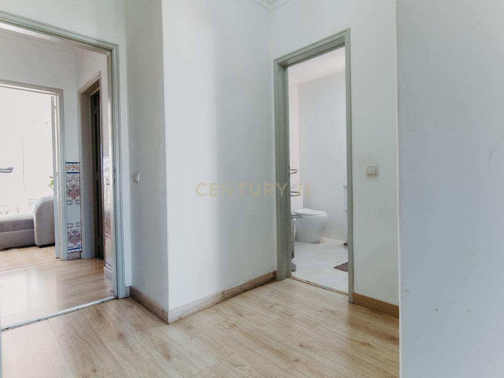 Apartamento T3, 3 varandas e 2 wc. Situado no último piso de um edifício tranquilo, conforto, funcionalidade e uma localização difícil de igualar. - Image 17