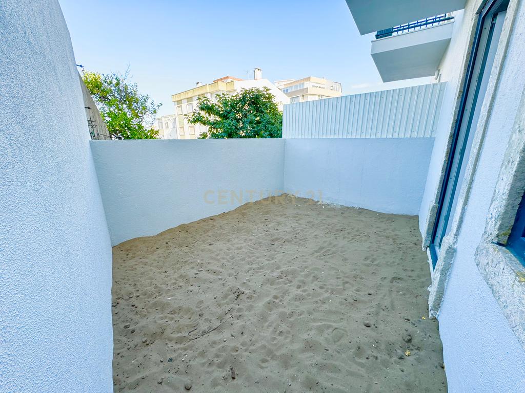 Apartamento 2 Assoalhadas com logradouro, zona histórica de Almada - Image 10