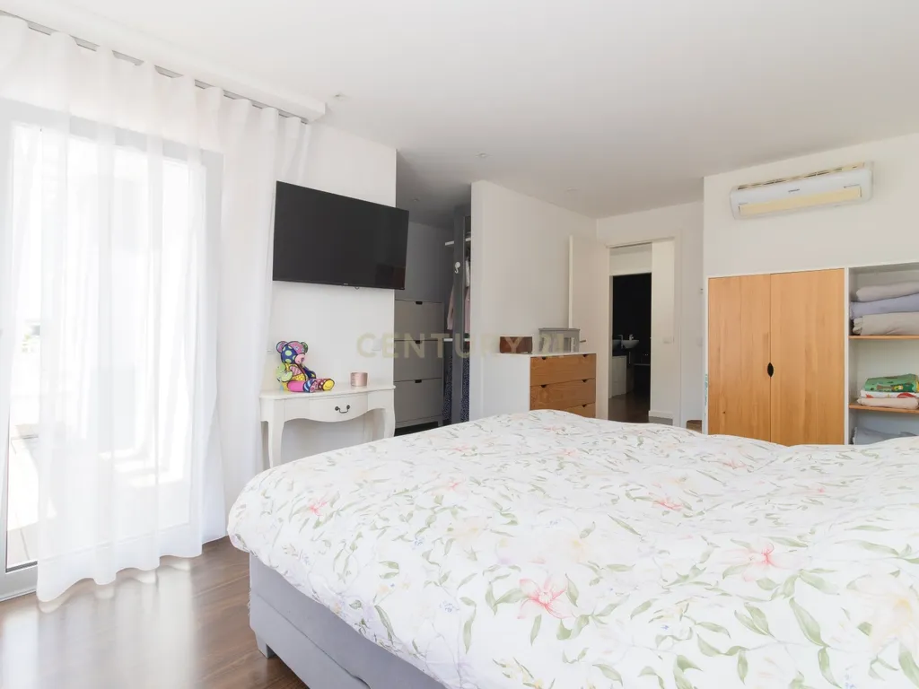 Casa de Luxo com Jardim Piscina e Jacuzzi na Marinha Grande - Image 21