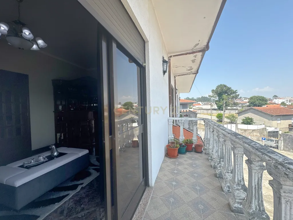 Moradia com 3 Apartamentos com área exterior em Vilela, Paços de Ferreira - Image 23