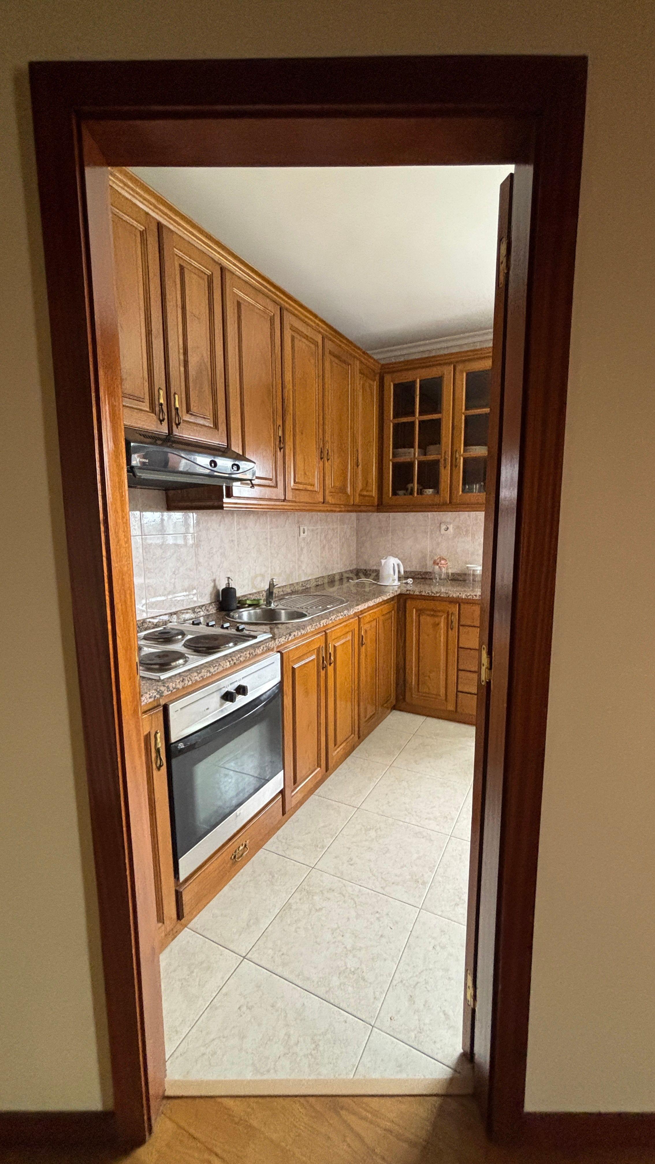 Fotografia 3 de Apartamento T3 no Último Piso com Terraço e Garagem – A Apenas 750 Metros da Praia