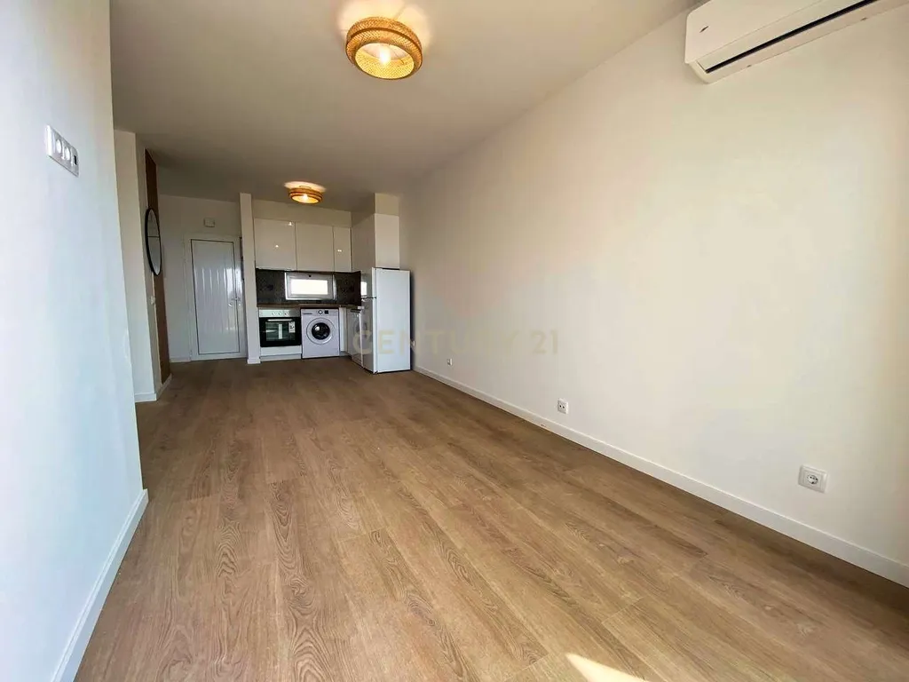 Apartamento T0 Totalmente Renovado - Image 3