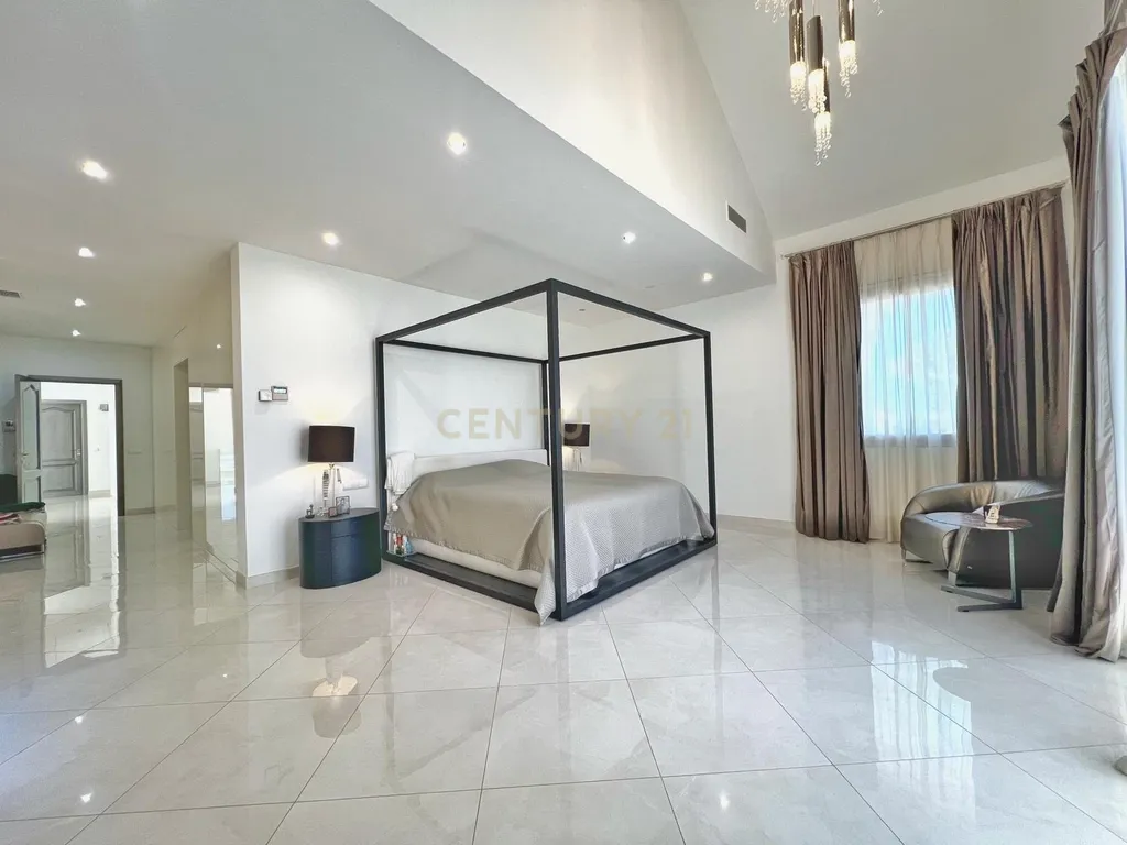 Elegante moradia mediterrânea de cinco quartos com vista para o prestigiado campo de golfe Valderrama, em Sotogrande Alto - Image 15