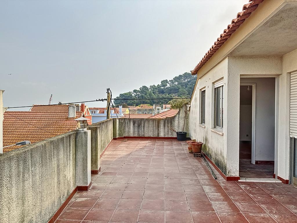 Prédio na Trafaria para investimento - Image 12