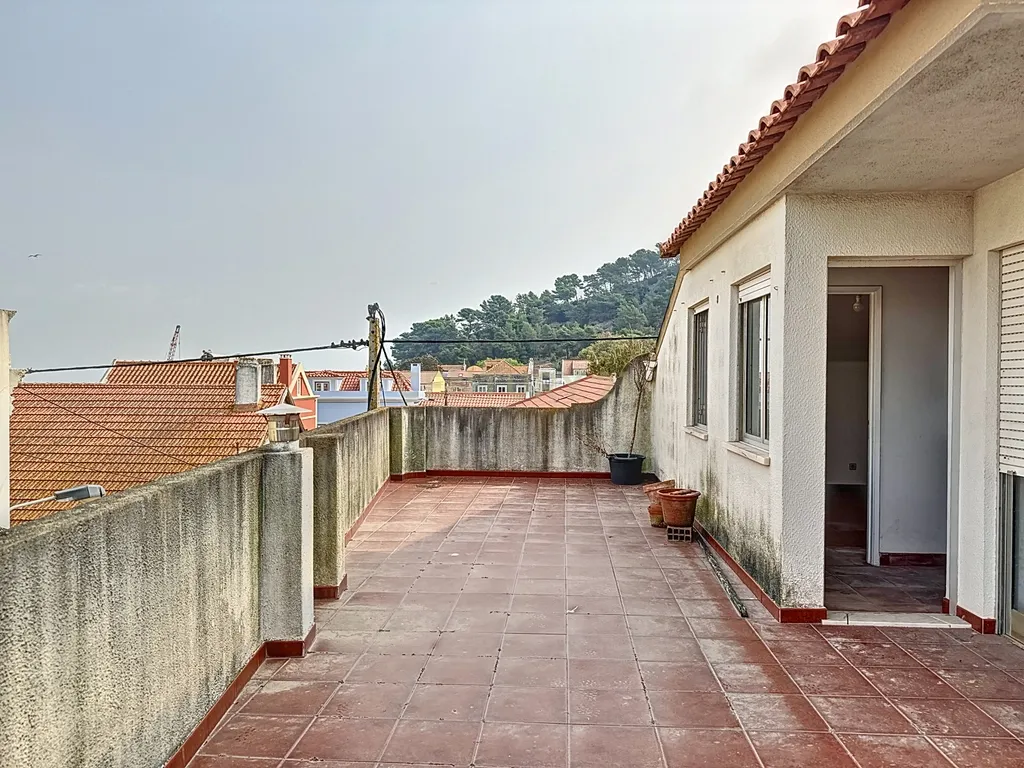 Prédio na Trafaria para investimento - Image 12
