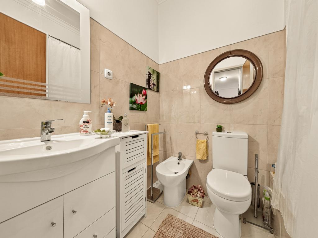 Apartamento T2 com Duas Varandas e Excelente Localização - Image 23