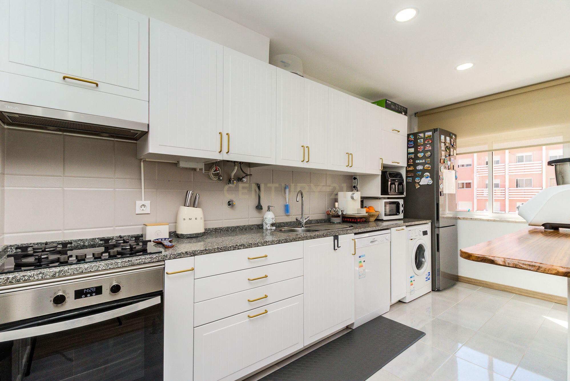 Apartamento T2 remodelado em São Marcos com Varanda e Ar Condicionado - Image 1