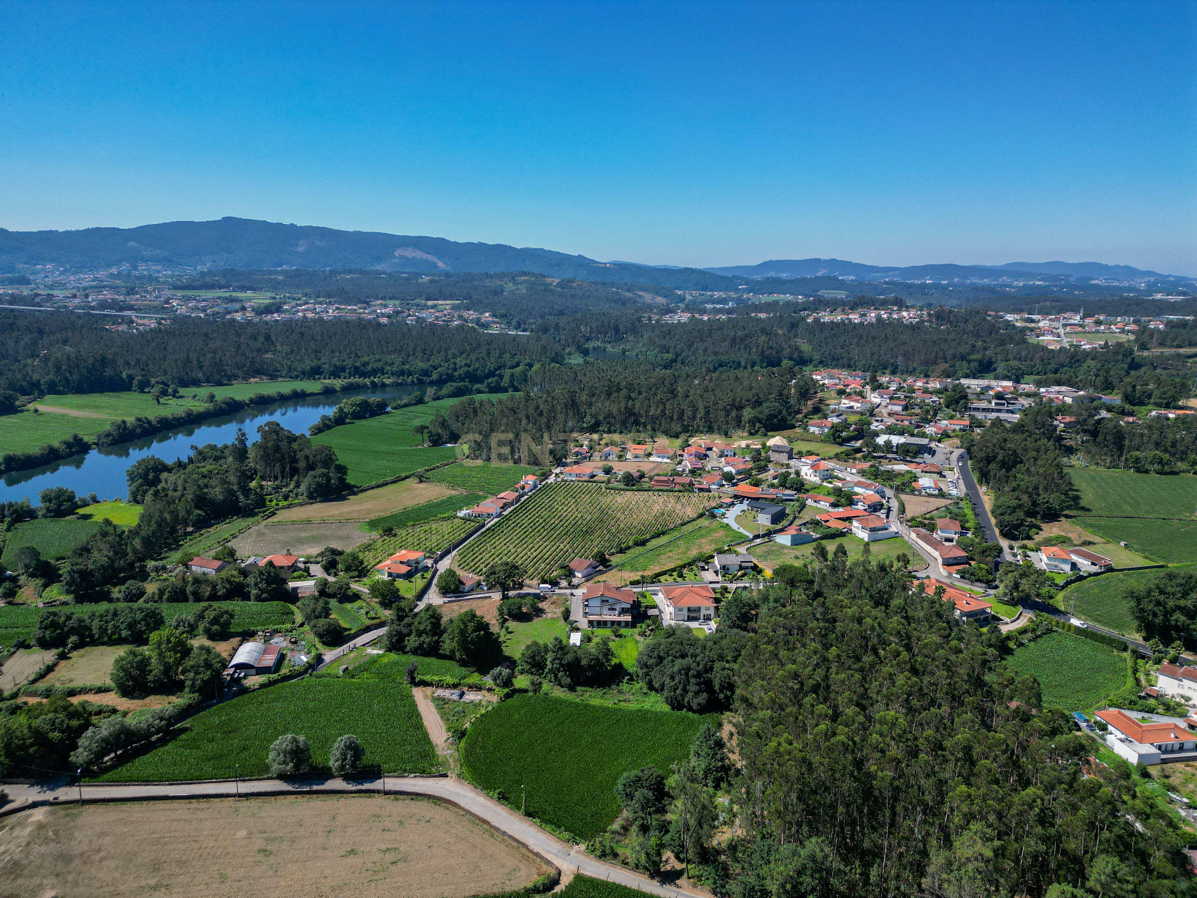 Fotografia 7 de Terreno ER1 com 8.334 m² e 6.600 m² de Construção | Excelente Oportunidade para Promotores