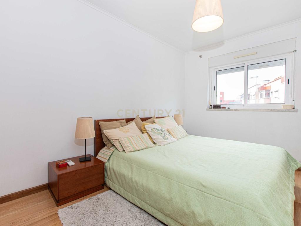 Apartamento T2 com Vista Panorâmica em Lisboa e um lugar de estacionamento na Rua Carlos Botelho - Lisboa  - Image 13