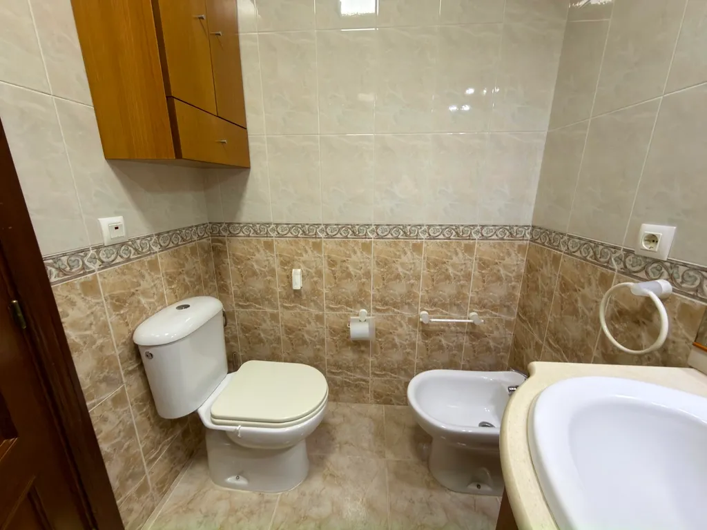 Apartamento com vista mar, garagem e piscina em Carvajal - Image 13