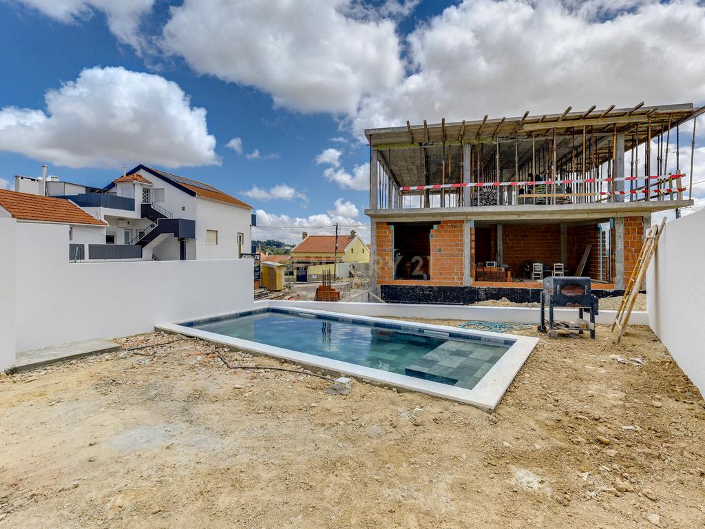 Moradia T4 com piscina em Caneças - Image 22