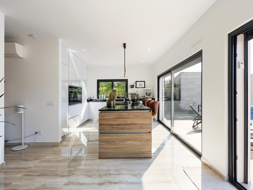 Moradia ultramoderna com 3 quartos: Vida sustentável na Costa da Prata - Image 21