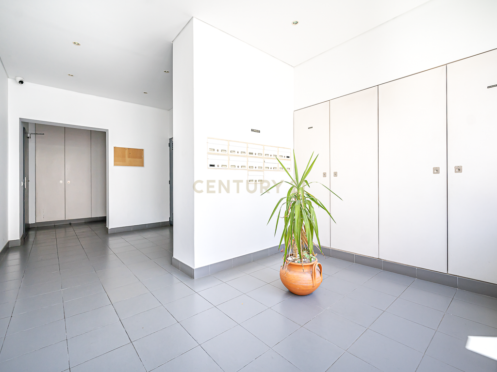 Apartamento T3 com terraço, garagem e elevador na Rua do Benformoso, em Lisboa - Image 24