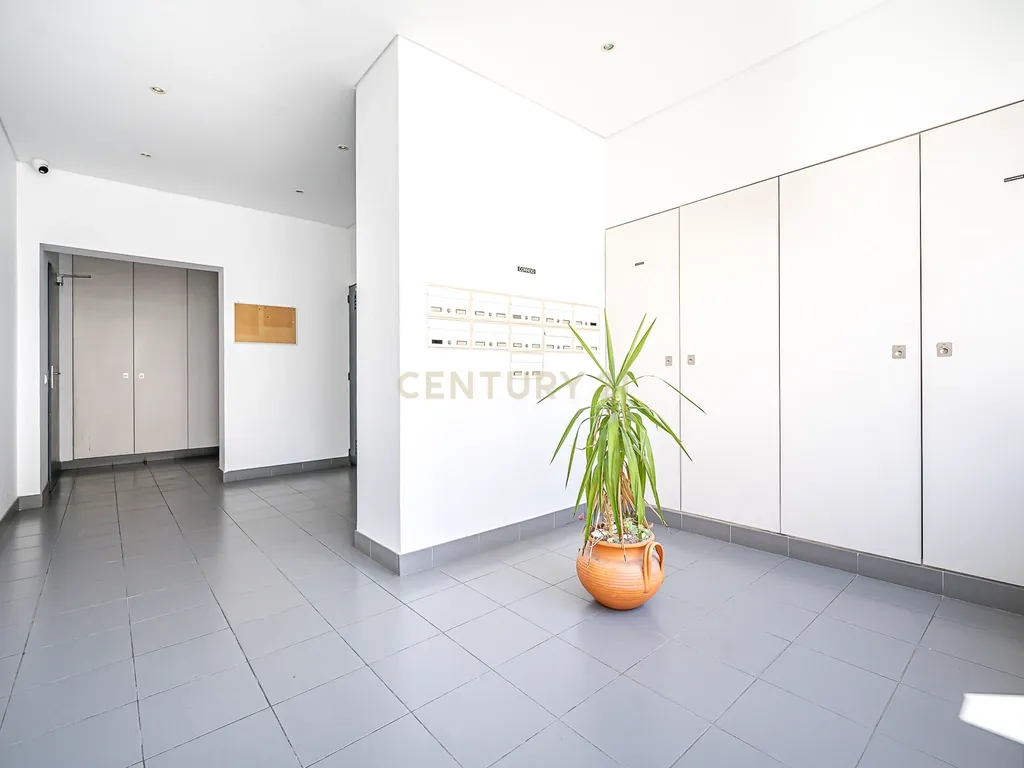 Apartamento T3 com terraço, garagem e elevador na Rua do Benformoso, em Lisboa - Image 24