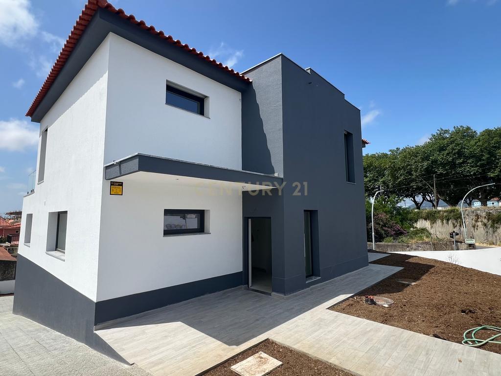 Moradia moderna T4 em construção na Rinchoa - Image 1