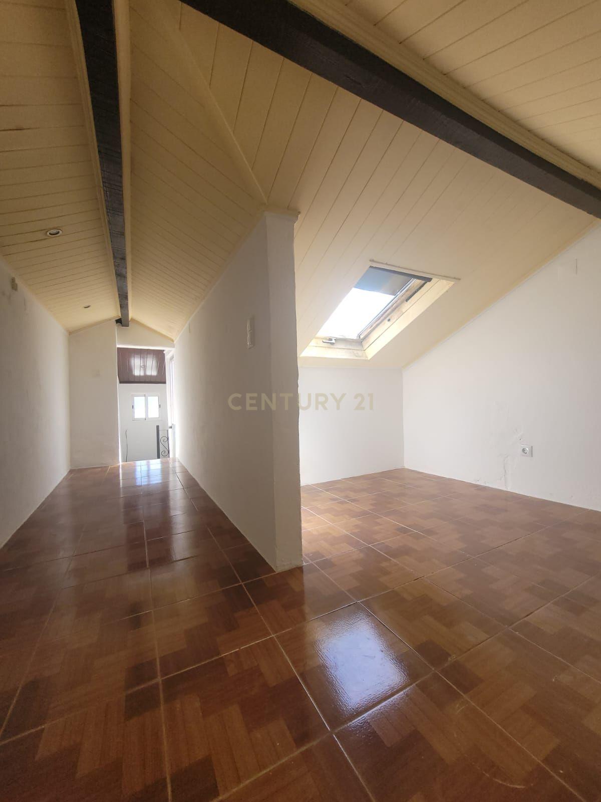 Moradia T2 em Vialonga - Image 4