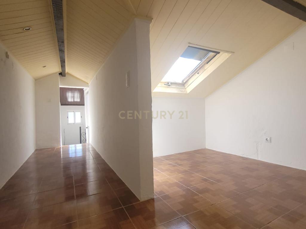 Moradia T2 em Vialonga - Image 4