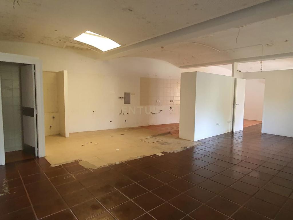 Espaço comercial de 97m2 com esplanada, em São Pedro de Sintra - Image 6
