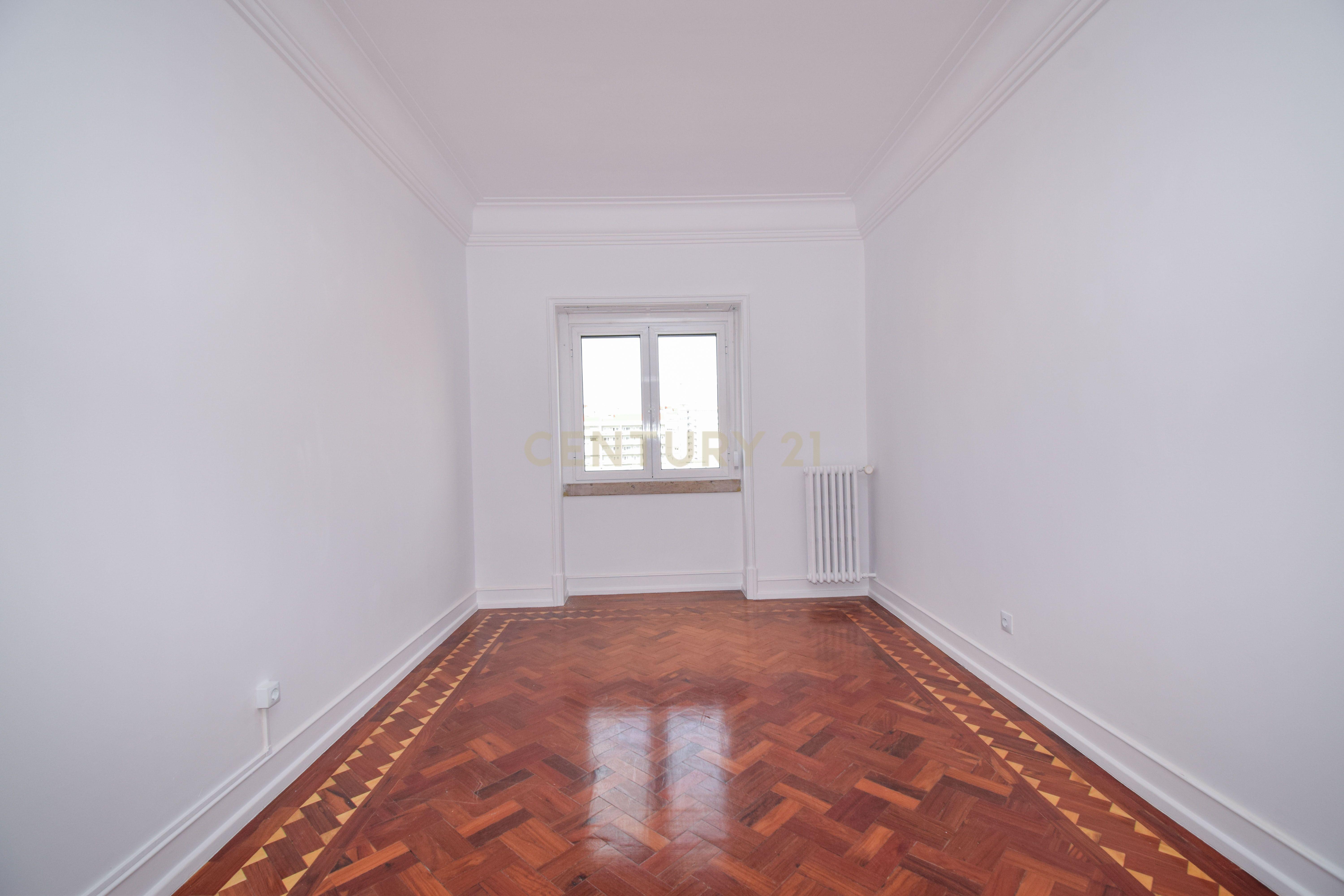 Apartamento T4 de no Saldanha – Totalmente Remodelado - Image 18