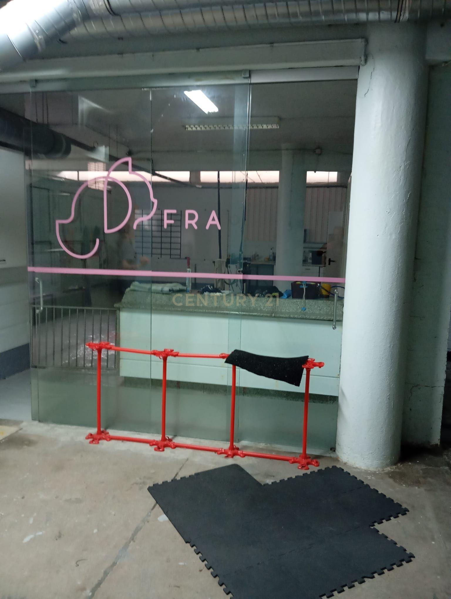 Fotografia 7 de Vende-se Espaço Comercial + Garagem com 10 Lugares
