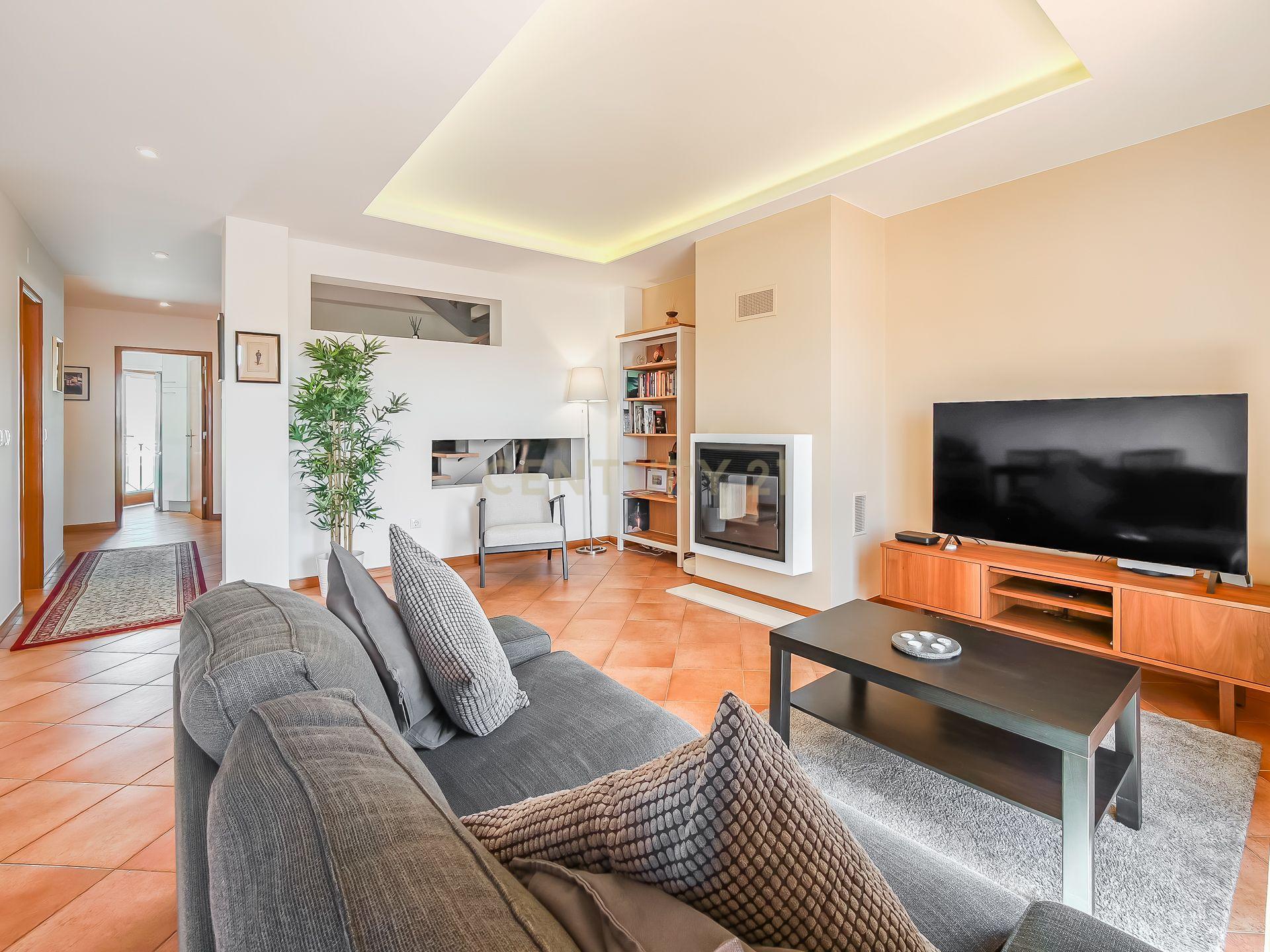 Fotografia 7 de Apartamento T2 Dúplex com Vista Panorâmica e Garagem com Carregamento Elétrico | a 15 minutos de Mafra e Ericeira - Para arrendamento!