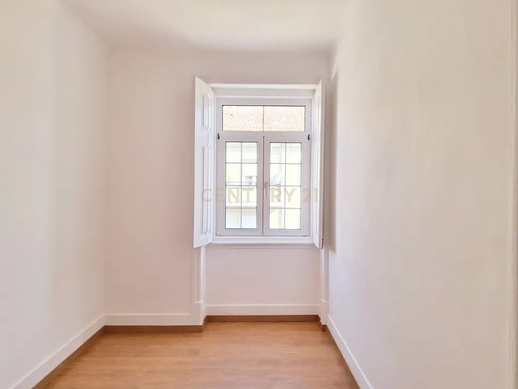 Apartamento T3+2 para Arrendamento em Campolide - Image 2