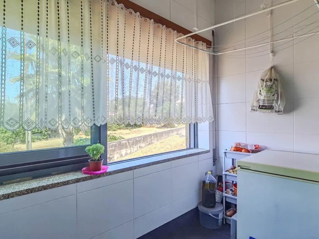 Apartamento T2 com Garagem e Arrumos — Coronado, São Mamede - Image 16