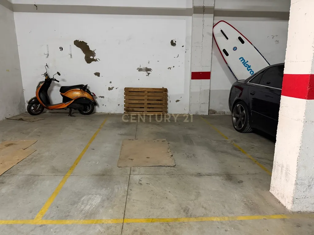 Apartamento com vista mar, garagem e piscina em Carvajal - Image 23