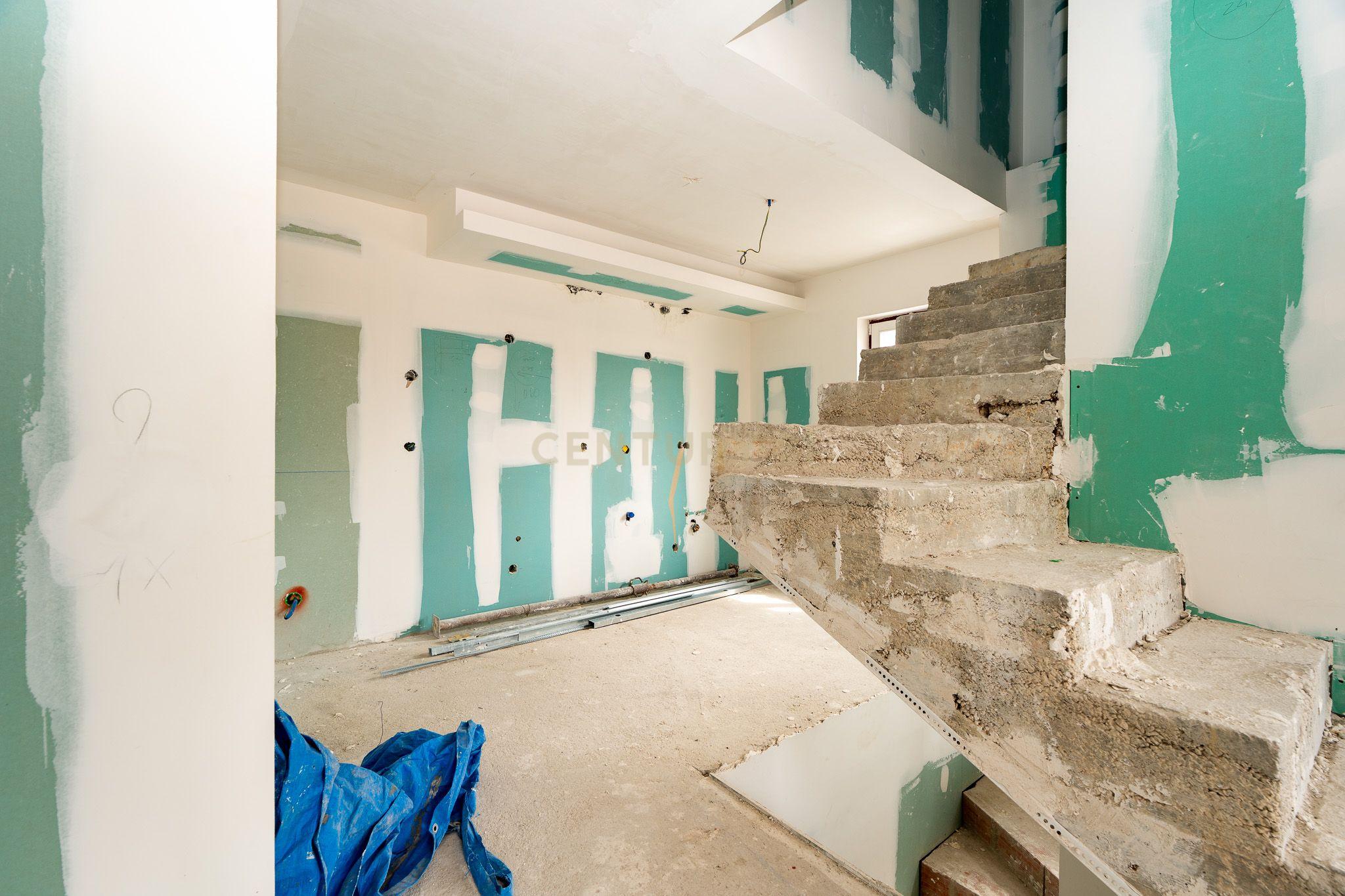 Moradia T4 em Alcântara com Dois Duplex Independentes - Ideal para Habitação e Investimento - Image 9
