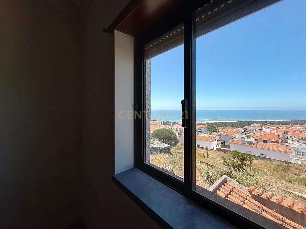 Oportunidade Única no Coração do Sítio da Nazaré – Conjunto de Dois Prédios com Vista Mar - Image 1