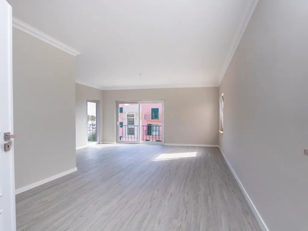 Apartamento Remodelado com Vista Mar na Ericeira, lugar de parqueamento - Image 32