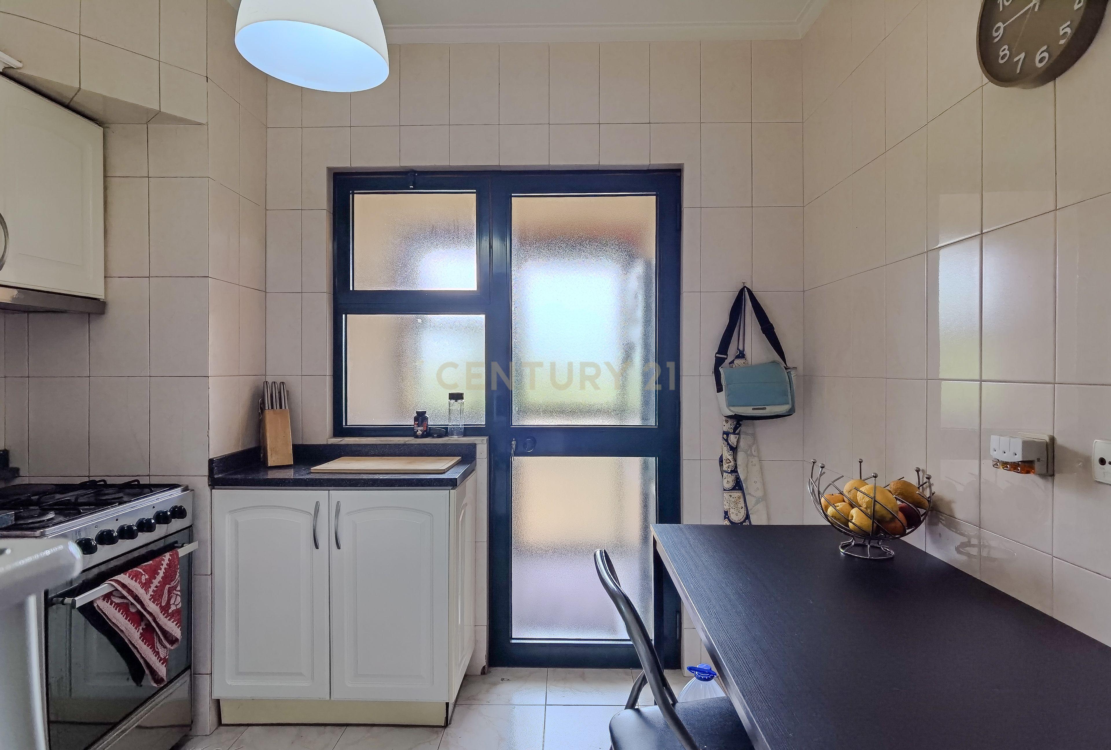 Apartamento T1+1 com Garagem e Vista Rio, Oliveira do Douro, Vila Nova de Gaia - Image 14