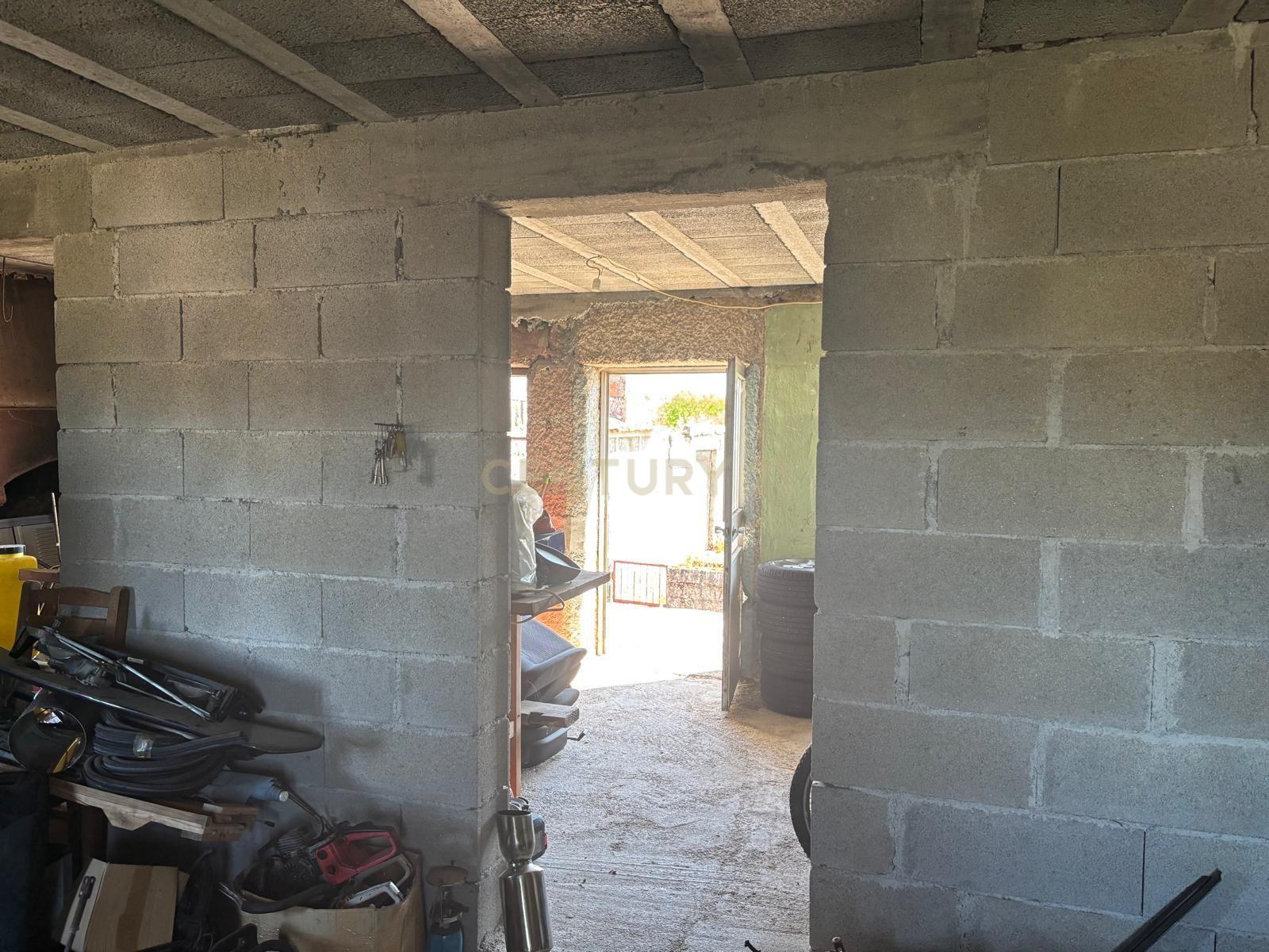 Moradia T2 em Souto de Aguiar da Beira e Valverde, €46.000