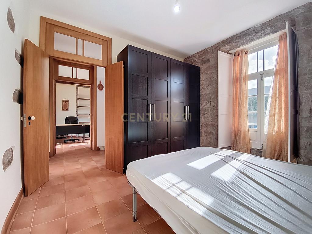 Rústico de Luxo – Moradia Renovada com Vista Mar Deslumbrante - Image 18