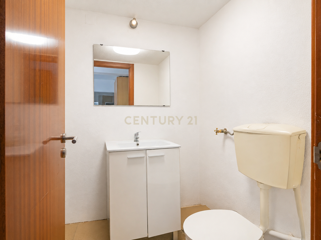 Moradia T4 com piscina e garagem junto às Colinas do Cruzeiro - Image 36