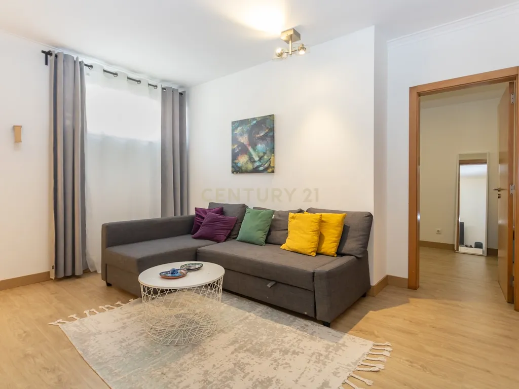 Apartamento T1+1 - Sobreda - Image 11