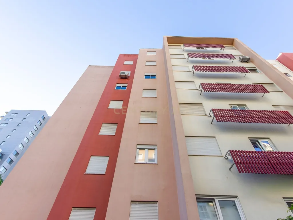 Apartamento T3, Lisboa, com um lugar de parqueamento e arrecadação. Oportunidade Única! - Image 31