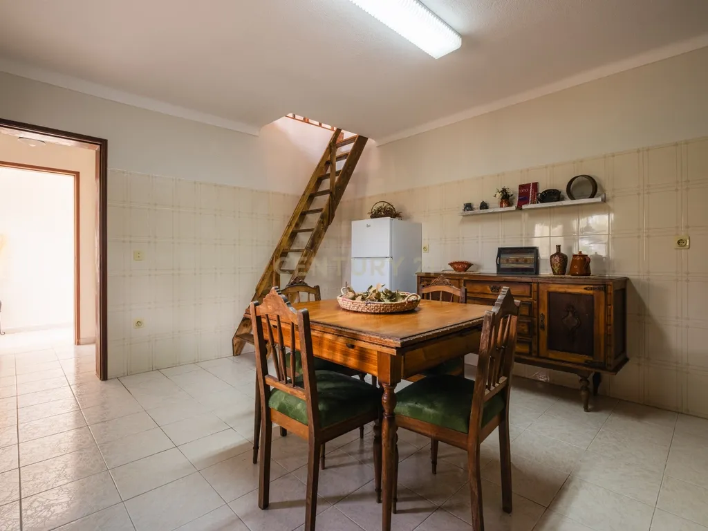 Moradia Renovada em Serpins, Lousã com 3 Casas de Banho - Image 30