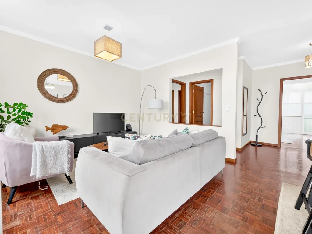 Apartamento T3 em Câmara de Lobos - Vista Mar Definitiva - Image 12
