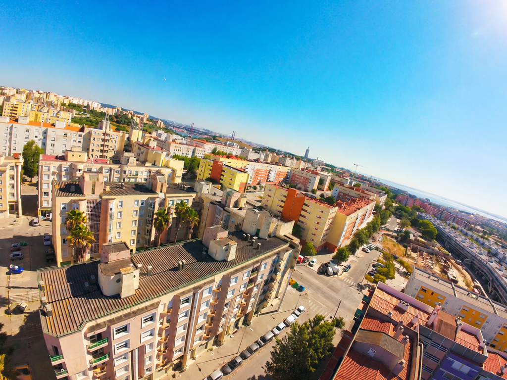 Apartamento T3 Duplex com Vista Desafogada no Monte da Caparica - Image 2