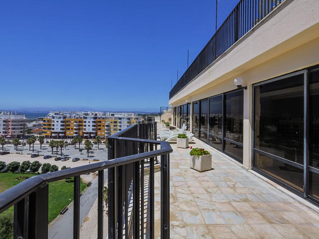 T1 moderno com domótica e piscina – Costa da Caparica - Image 40