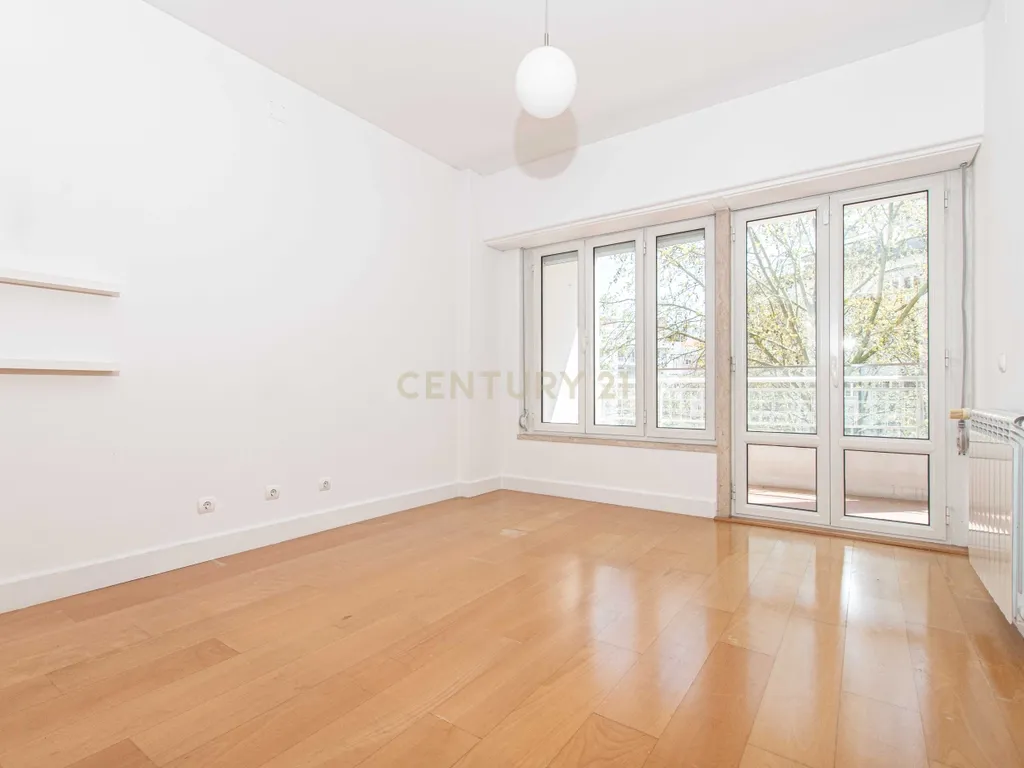 Duplex em Estados Unidos Da America, Lisboa com Vista para a Cidade - Image 12