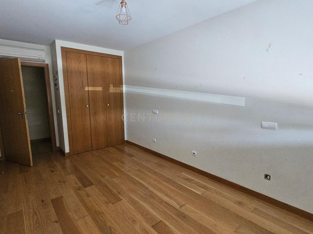 Apartamento T4 Santo André - Barreiro - Image 23