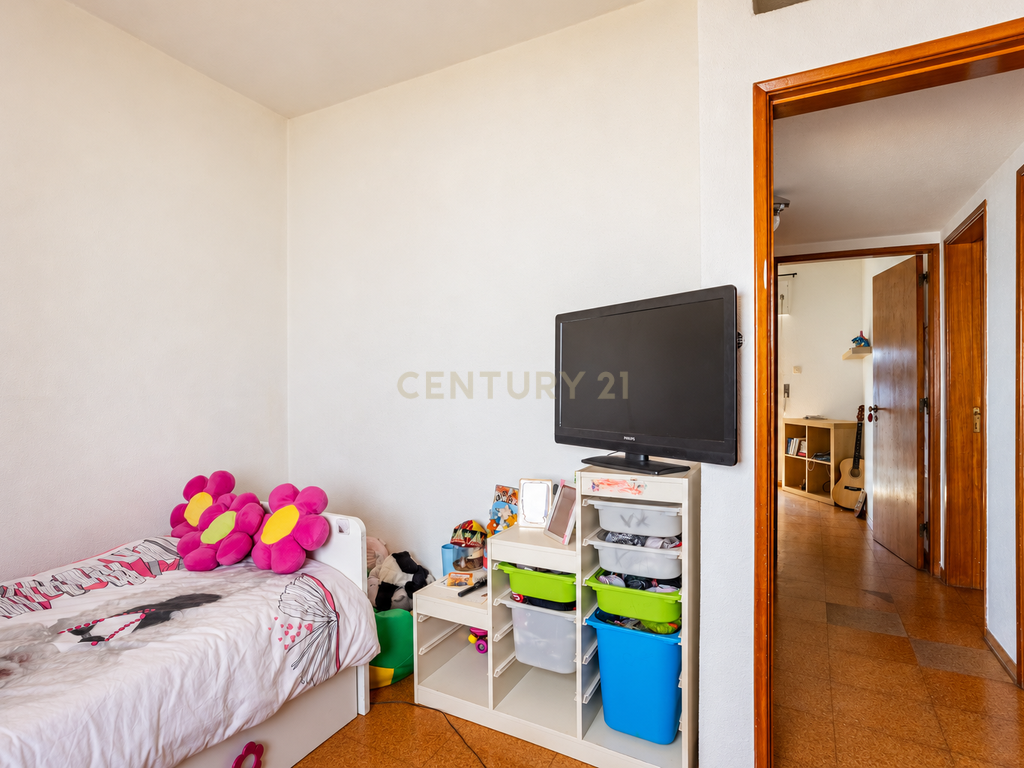 Moradia T4 | 278 m² de construção | Terraço 120 m² | Quintal 110 m² | Garagem 3 carros | Agualva-Cacém - Image 23